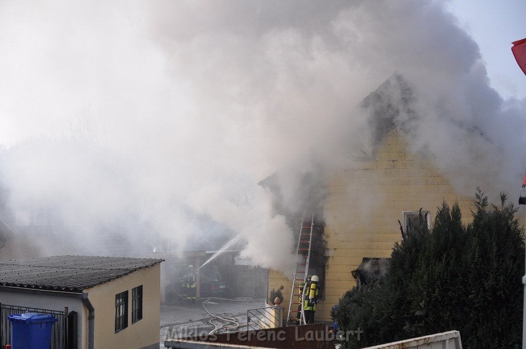 Haus komplett ausgebrannt Leverkusen P66.JPG